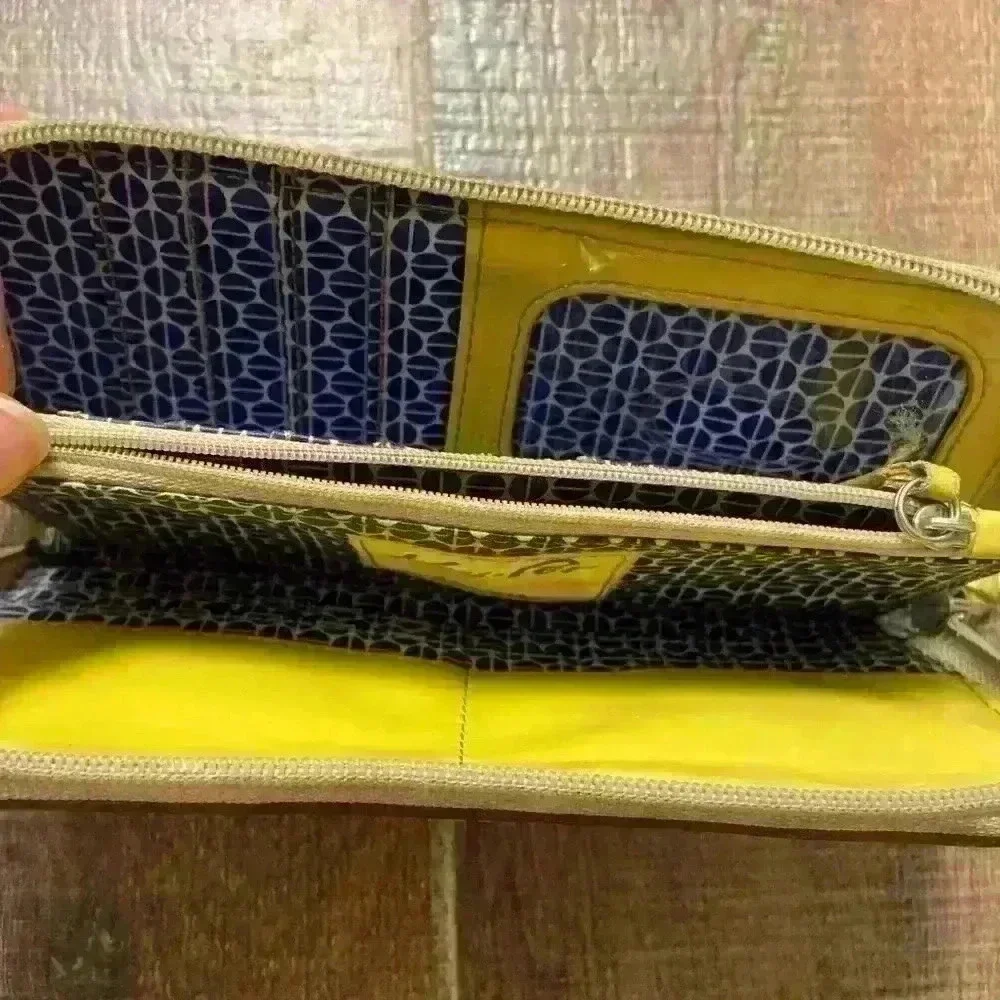 Fossil Key Per Beige Zip Around Wallet